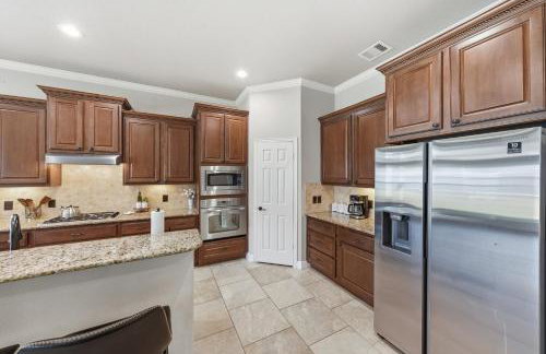 Cozy 4bdrm 3bath Home in The Woodlands - Photo 15