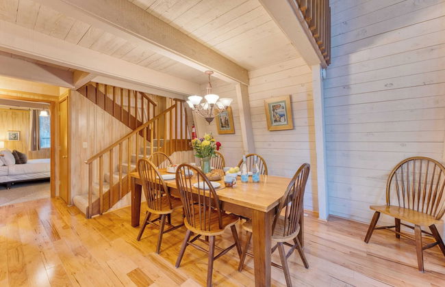 Lundy Bearden Serene Tahoe Retreat With Deck, Fireplace, and Forest Views - Foto 14