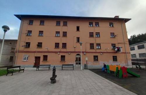 Piso entero llodio a 17km de BILBAO tren y bus - Foto 9