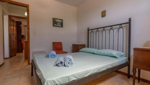 Overlooking Cheromilos - Foto 2