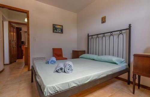 Overlooking Cheromilos - Foto 2