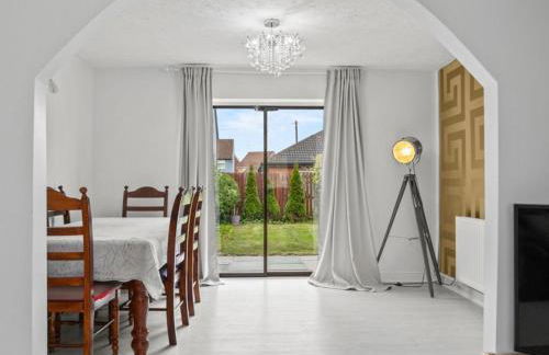 Spacious 3 Bedroom Home in Aintree - Photo 3