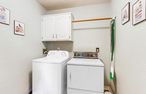 Hot Tub and Fire Pit Holiday Island Getaway! - Foto 11