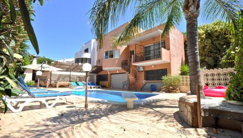 Spacious Retreat With Prime Location, Private Pool, Snooker, Free AC & Wifi - Photo 2