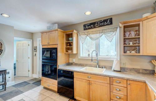 Historic Brookfield Farm Home about 14 Mi to Milwaukee - Foto 10