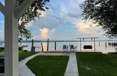 Waterfront Home with Private Beach, Stunning Views - Foto 3