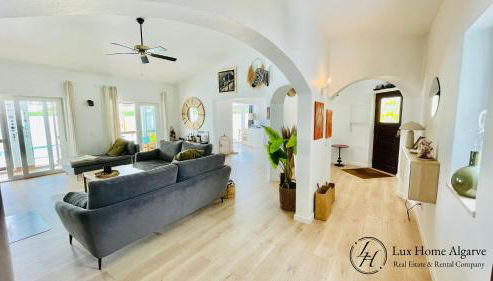 Villa Harmony - Stylish Villa - Pool & Terrace - Photo 3