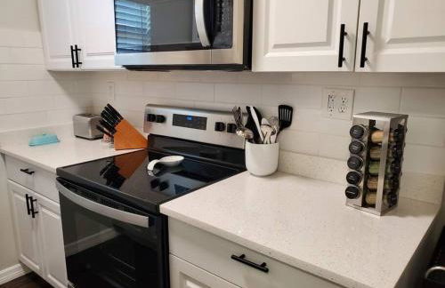 Camp St. Cabanas Unit 3 on Lake Dora - Foto 7