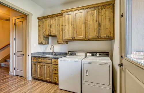 Elegant Sunset Meadow Ranch in Texas with Hot Tub - Photo 30