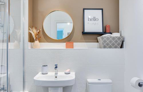 Penthouse Apartment - City Centre - Secure Parking, Balcony, Self-Check-In, Fast Wifi and Smart TV with Netflix by Yoko Property - Photo 7