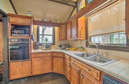 Authentic Retreat w/ Private Dock on Coosa River! - Foto 10