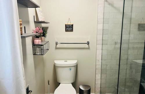 Walk to Dining Breweries and Shops Plus New Hot Tub - Foto 31