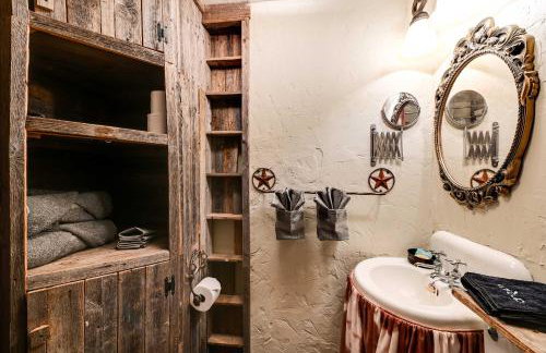 Western-Themed Decatur Studio on Main Street! - Foto 19