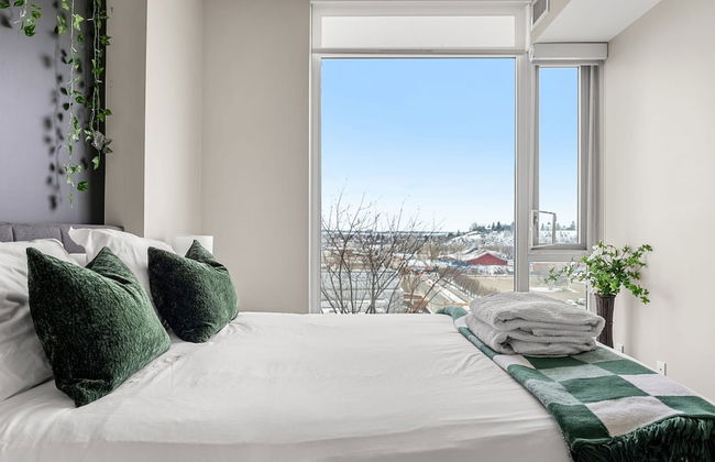 By Stampede Free Parking Banff Pass Wine More - Photo 16