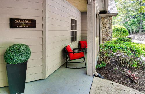 Indoor Pool and Golf Course Views Lake Lure Condo! - Foto 21