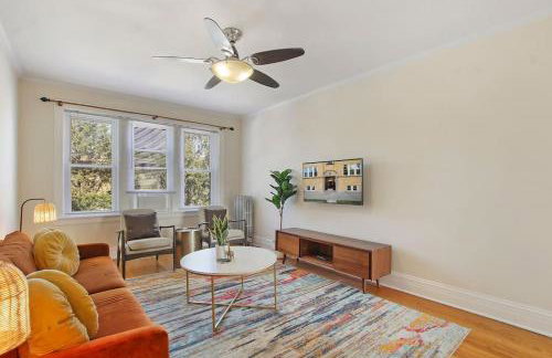 Ideal, Spacious & Furnished 1BR Apartment - Cullom C2 - Photo 3