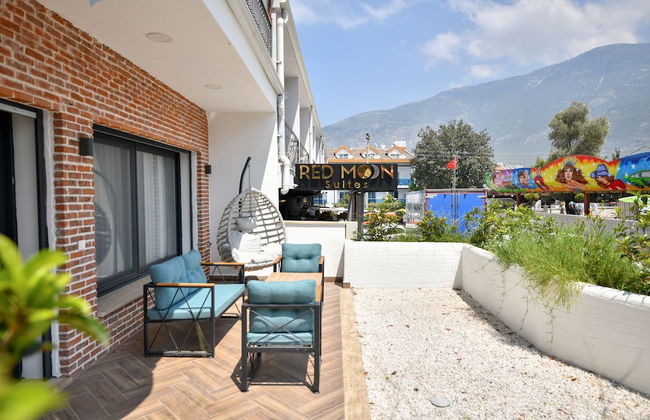 Red Moon Suites - Photo 35