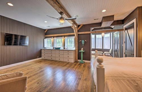 Luxe Barndominium with Home Gym, Theater, and More! - Foto 13