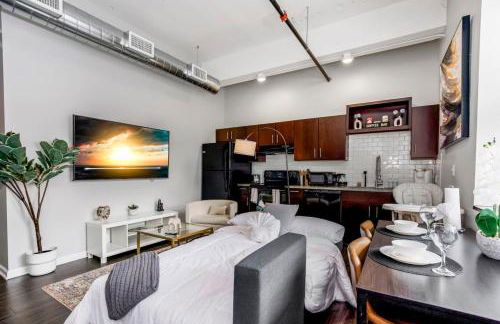 Chic 1BR Parking, Rooftop, Near Arrowhd & TMobile - Photo 60