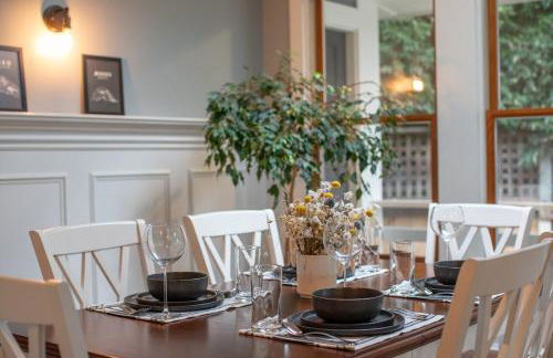 1884 Elegant Home Fire Pit, Tesla Tech, Near DT - Foto 18