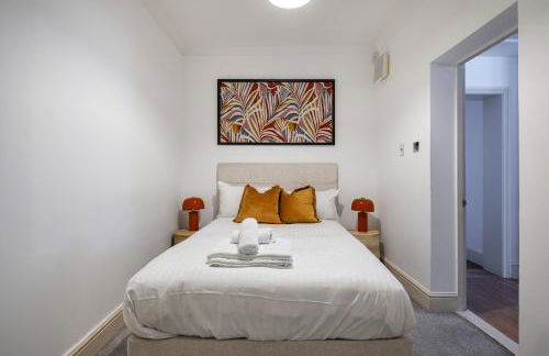 Relaxing and Spacious Kensington Apartment with Patio - Foto 17