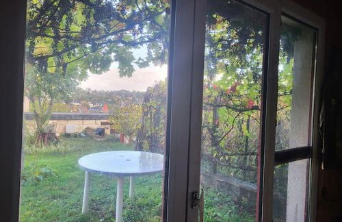 La Maison du Donjon - Gites de 8 personnes, parking privé avec jardin terrasse - Foto 15