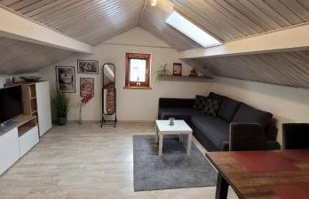 Kleine gemütliche Mansardenwohnung im Südosten Münchens - Foto 1