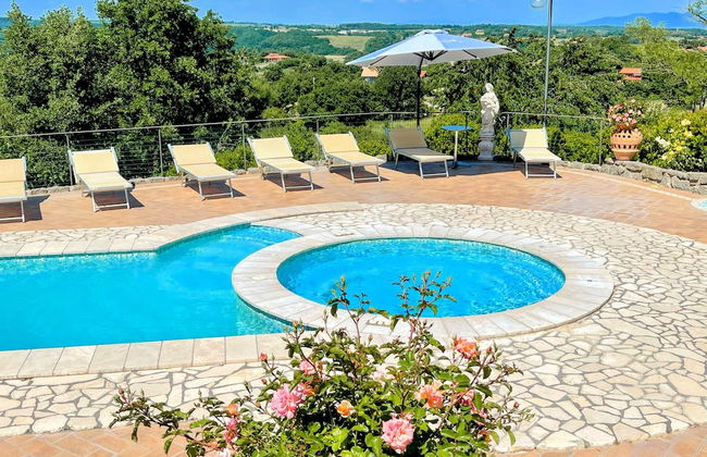 Pool, Jacuzzi and Events Room - Charming Villa in Umbria - Sleeps 24 - Lake View - Foto 79