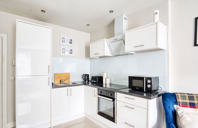 Spacious 1 Bedroom Near Hospital - Foto 8