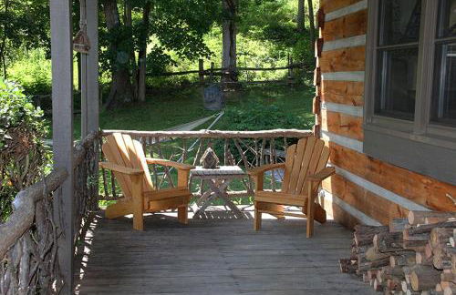 Rustic Log Cabin Rental with a Hot Tub near Asheville, North Carolina - Foto 5