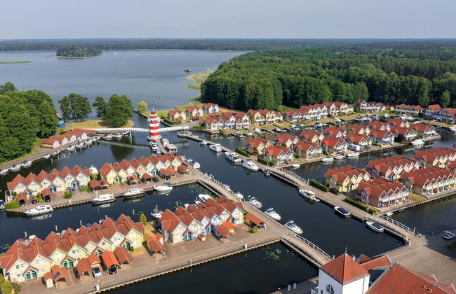 Cozy Holiday Home with Wood Burning Stove near Water - Foto 15