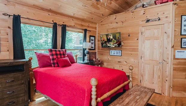 Elk Feathers 2 Bedroom Cabin by RedAwning - Foto 4, Habitación