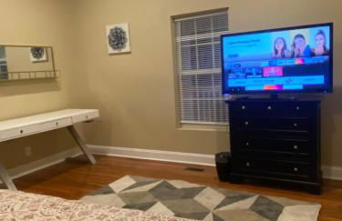 Modern 3-bedroom, big fence yard, Pets stay free - Foto 9