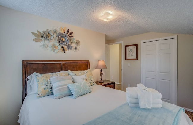 3 Bedroom Downtown with Firepit - Photo 5