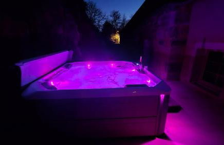 Suite romantique avec spa privé au bord de la rivière Escapade en amoureux en Bourgogne - Foto 1