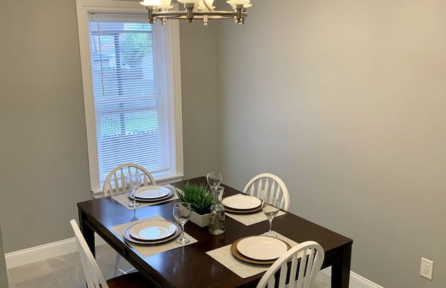 Texas Hold-em Duplex- 3BR Free Parking - Foto 13