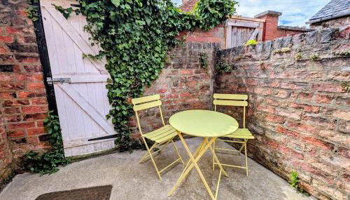 The Heritage Hideaway - King bed, Free parking, Walk to c-centre & Hospital - Foto 2