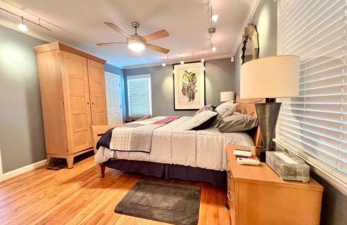 Secluded Farmhouse Retreat - Groups & Pets Okay! - Photo 12