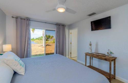 "Canal Dreams" 3 BR2 BA pool home on the canal - Foto 62