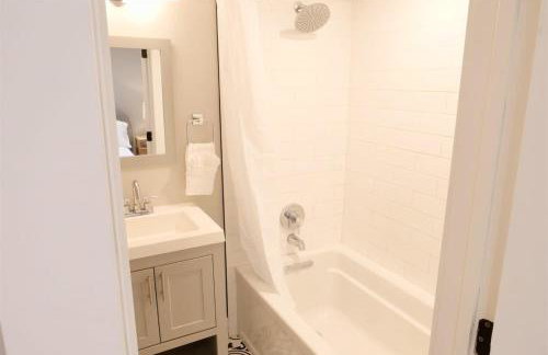 Best of Brookland Family Friendly w Private Parking - Photo 19