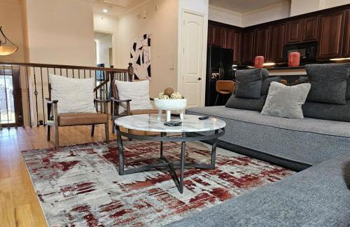 Galleria Comfort 3BR King Bed Private Jacuzzi and Garage - Foto 36