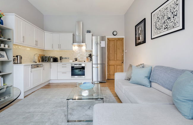 Contemporary Clapham Home Near Wandsworth Common - Photo 13