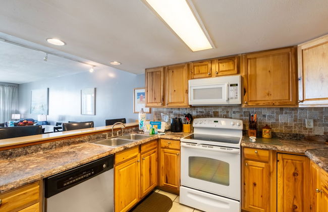 Romar Tower Condos - Photo 21