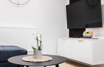 The Eden Suite - 1BR Chic Apt with Luxe Shower, Smart TV & Free Secure Parking in Central High Wycombe HP13, Sleeps 3 - Foto 27