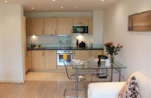 Work Rest and Stay at Gunwharf Quays - Foto 7