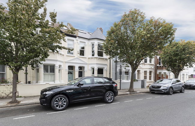 JOIVY Charming 3 bed house with a rooftop terrace - Photo 31