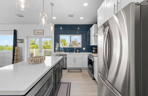 Blue Pearl New Waterfront Haven with Heated Pool ,70 Foot Dock, and More! - Foto 33