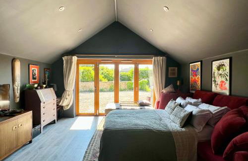 Eclectic Barn - Pergola & Dog-Friendly Garden - Photo 30