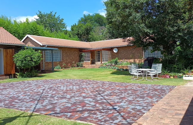 Charming Randburg Accommodation Near the Olivedale Clinic - Foto 20