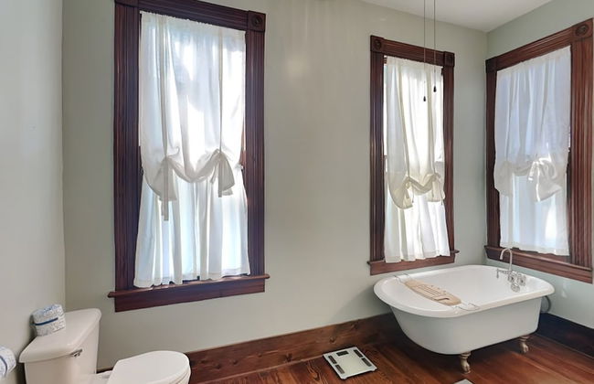 Historic Elegance - Photo 18